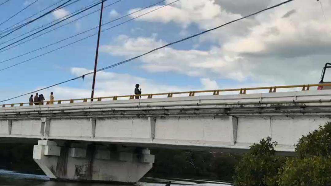 El percance lo provocó el mal estado del puente