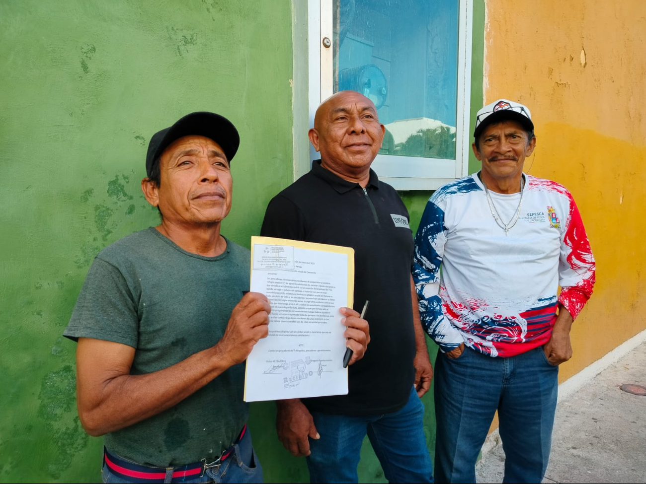 Hombres de mar entregaron una petición de apoyo a las autoridades