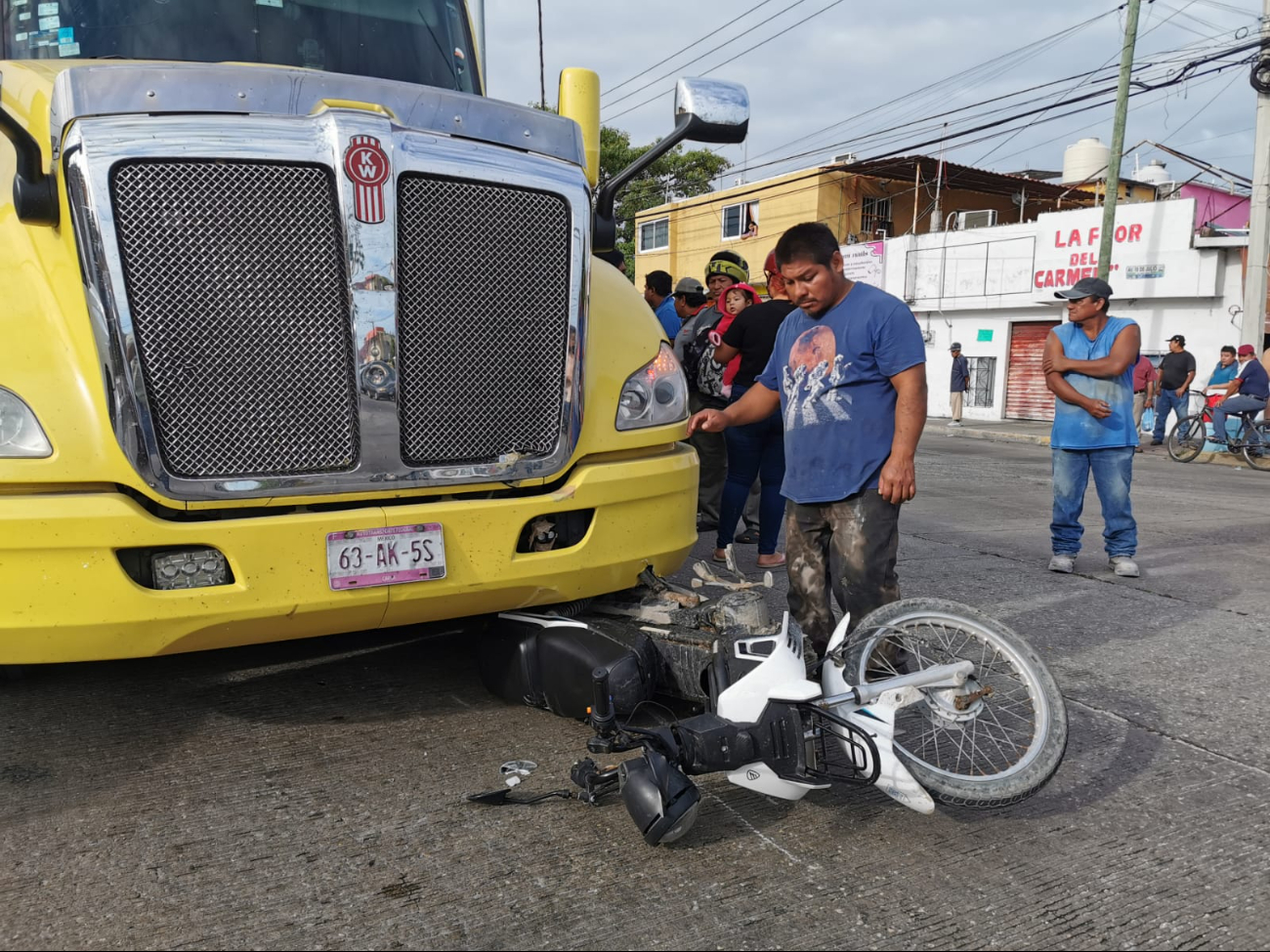 Mujer arrollada por tráiler en la Benito Juárez.