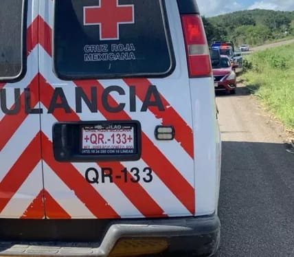 Motociclista es hospitalizada de gravedad tras accidente cerca de Cacao, Othón P. Blanco 