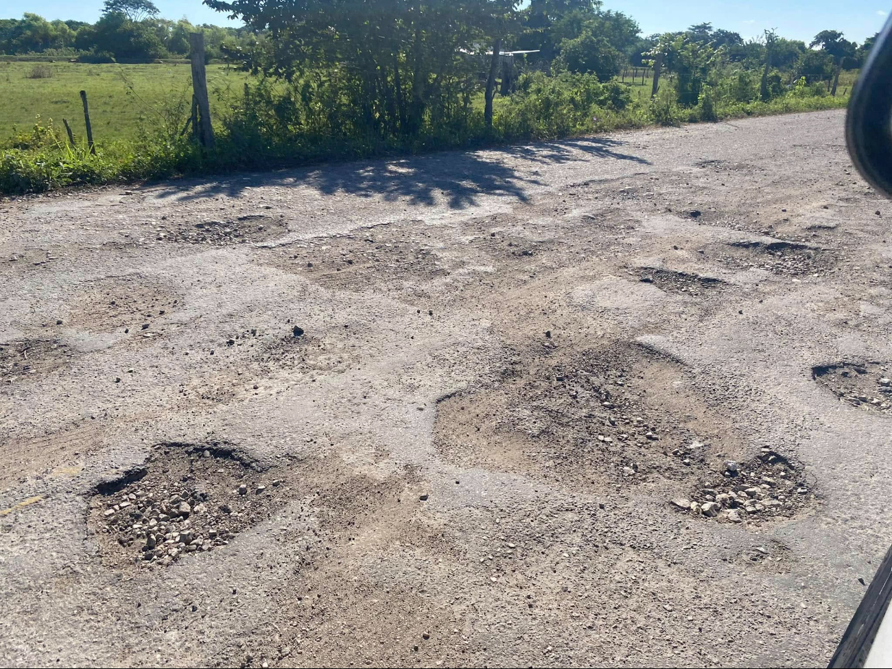 Destrozado el acceso al municipio