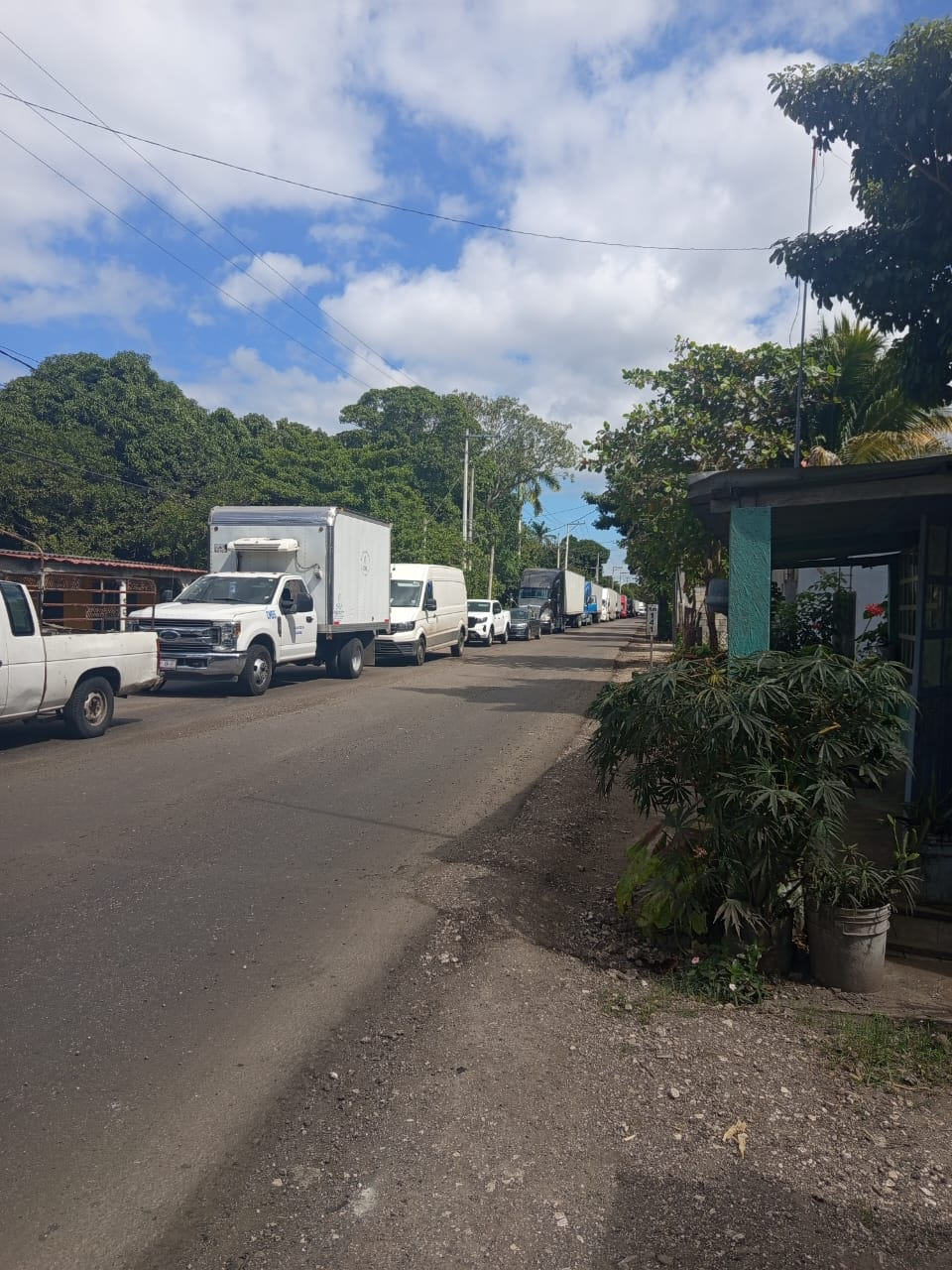 Pobladores de Atasta bloquean carretera, tras muerte de mujer, problemas viales y fuga de gas 