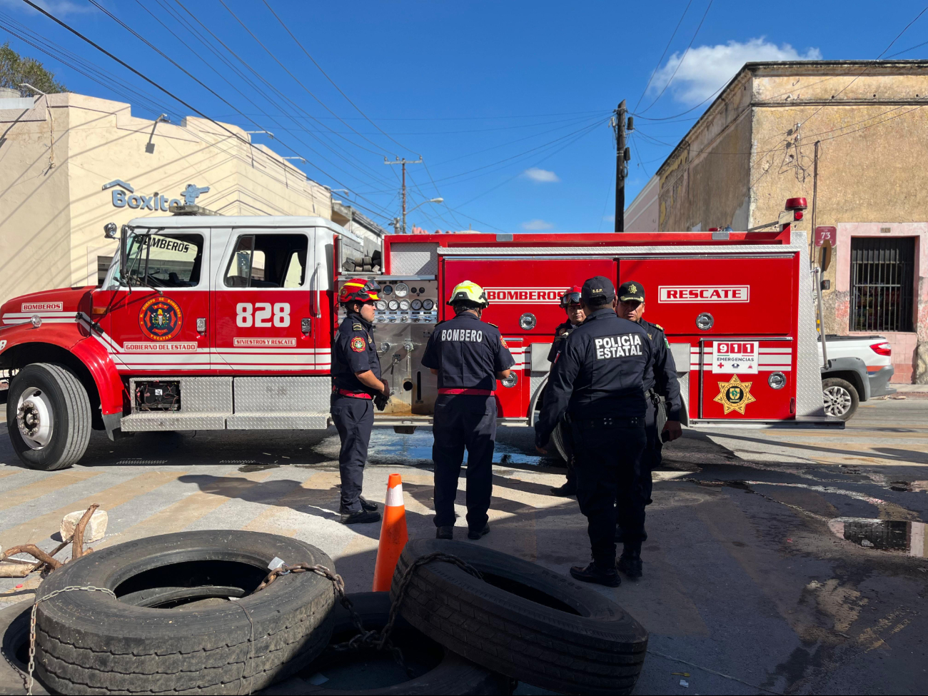 Vecinos de la calle 62 del Centro de Mérida, reportaron un fuerte olor a gas este mañana, sin embargo bomberos de la SSP descartaron riesgos