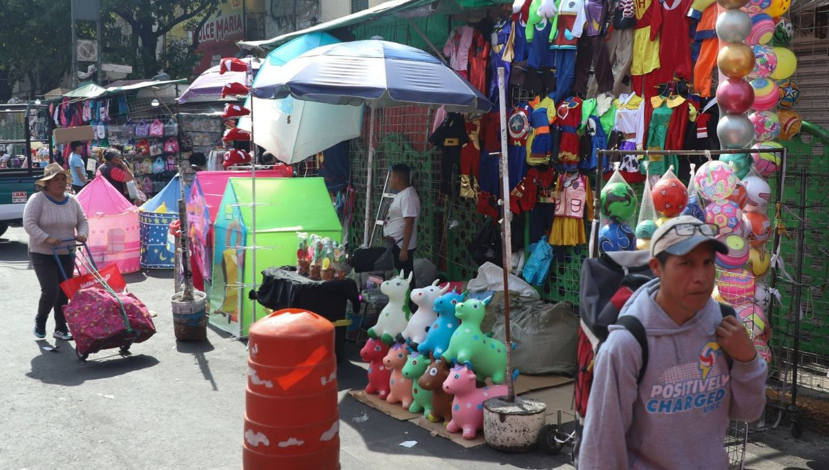 El encarecimiento de juguetes representa un desafío para los Reyes Magos, quienes multiplican esfuerzos para mantener la tradición