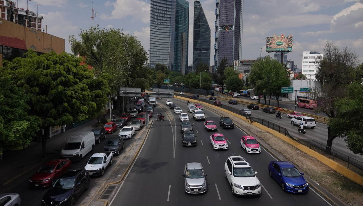 El programa Hoy No Circula es una medida ambiental que busca reducir la contaminación vehicular