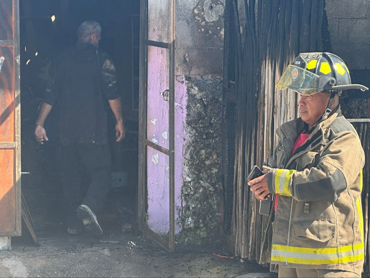 Heroico Cuerpo de Bomberos apagan dos incendios en domicilios en Cancún