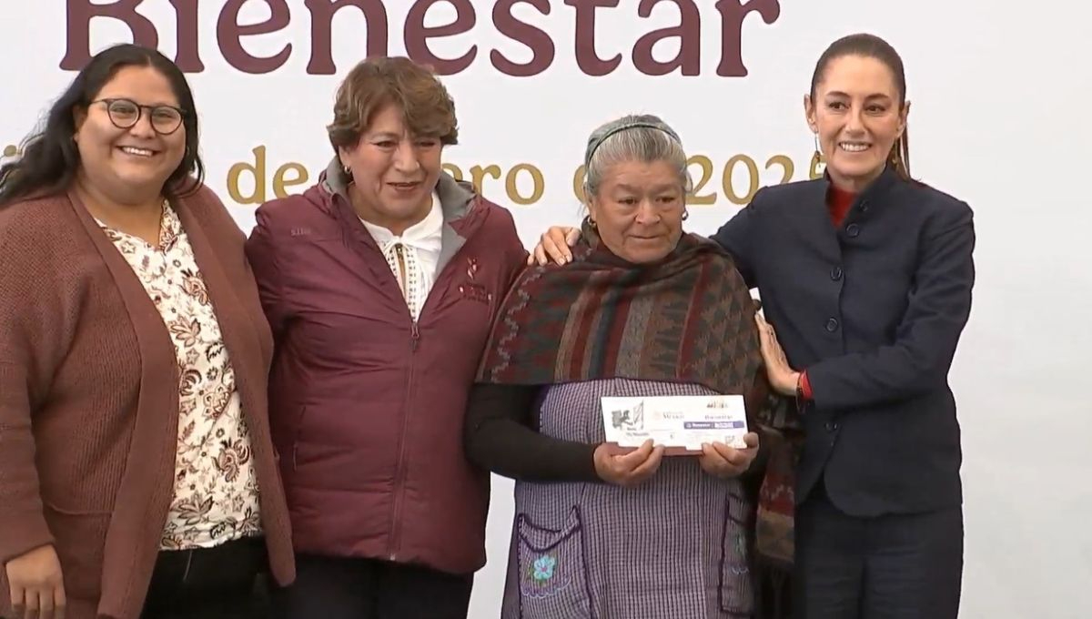 Entrega de tarjetas Pensión Mujeres Bienestar en el municipio de Zinacantepec en el Estado de México