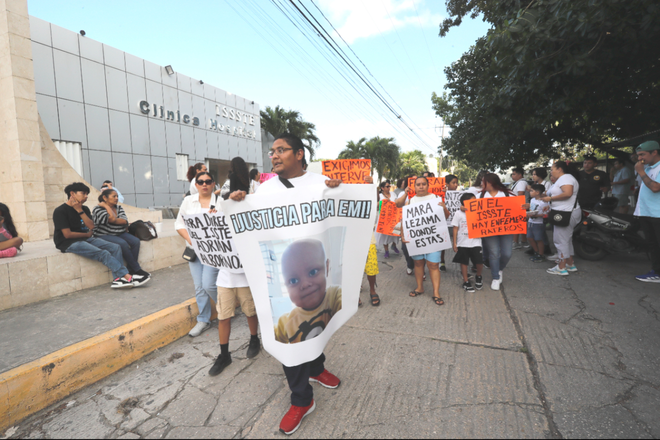 El lunes pasado, familiares, amigos y derechohabientes participaron en una caminata para exigir justicia y buen servicio