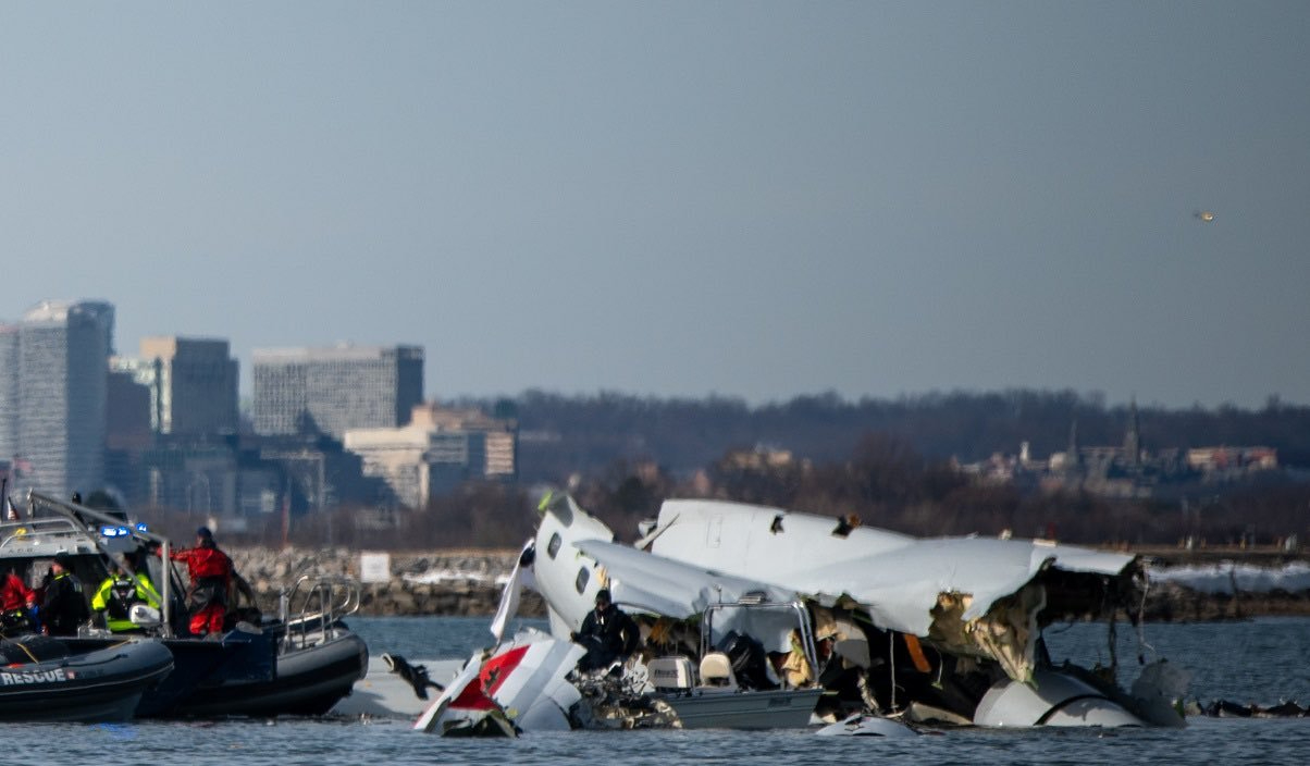 67 muertos; colisión en el río Potomac