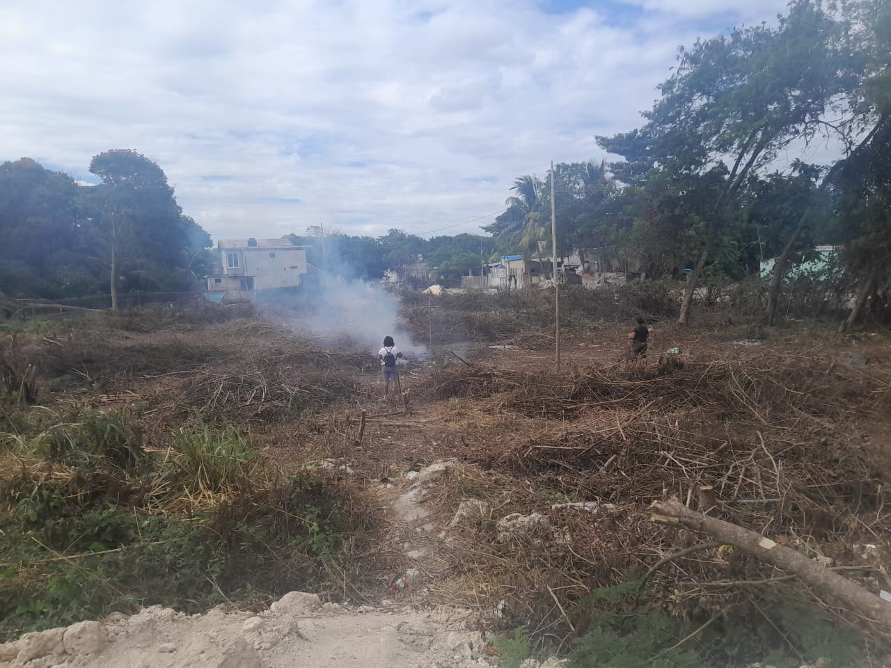 Grupo de personas invade predio federal en la colonia Fertimex