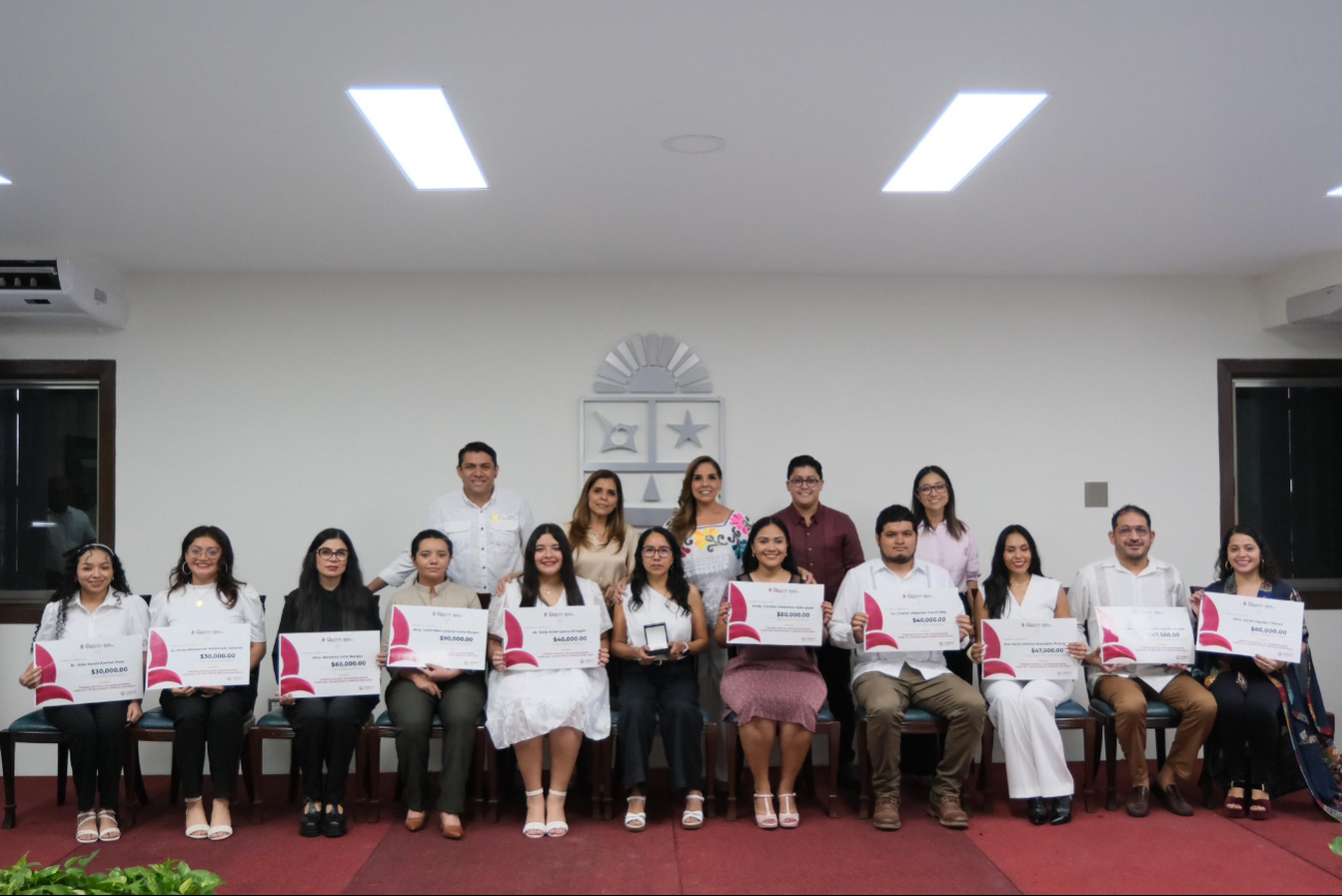 La gobernadora de Quintana Roo entregó el Premio Estatal de Humanidades, Ciencias, Tecnología e Innovación a 11 mujeres y 7 hombres