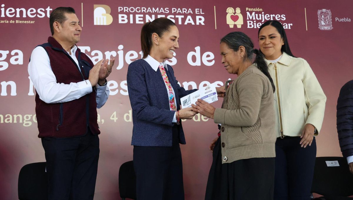 La presidenta Claudia Sheinbaum entrego Tarjetas del Bienestar en Huauchinango, Puebla