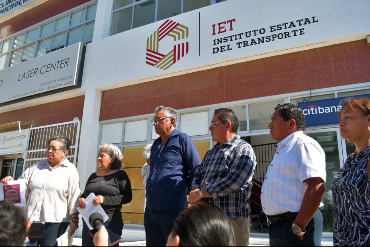 Taxistas de Campeche exigen al IET solucionar sellos de tarjetones para poder operar 