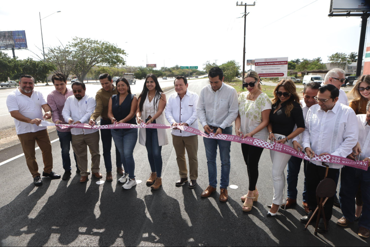 Joaquín Díaz Mena inaugura  un nuevo tramo de calles laterales en el Periférico de Mérida