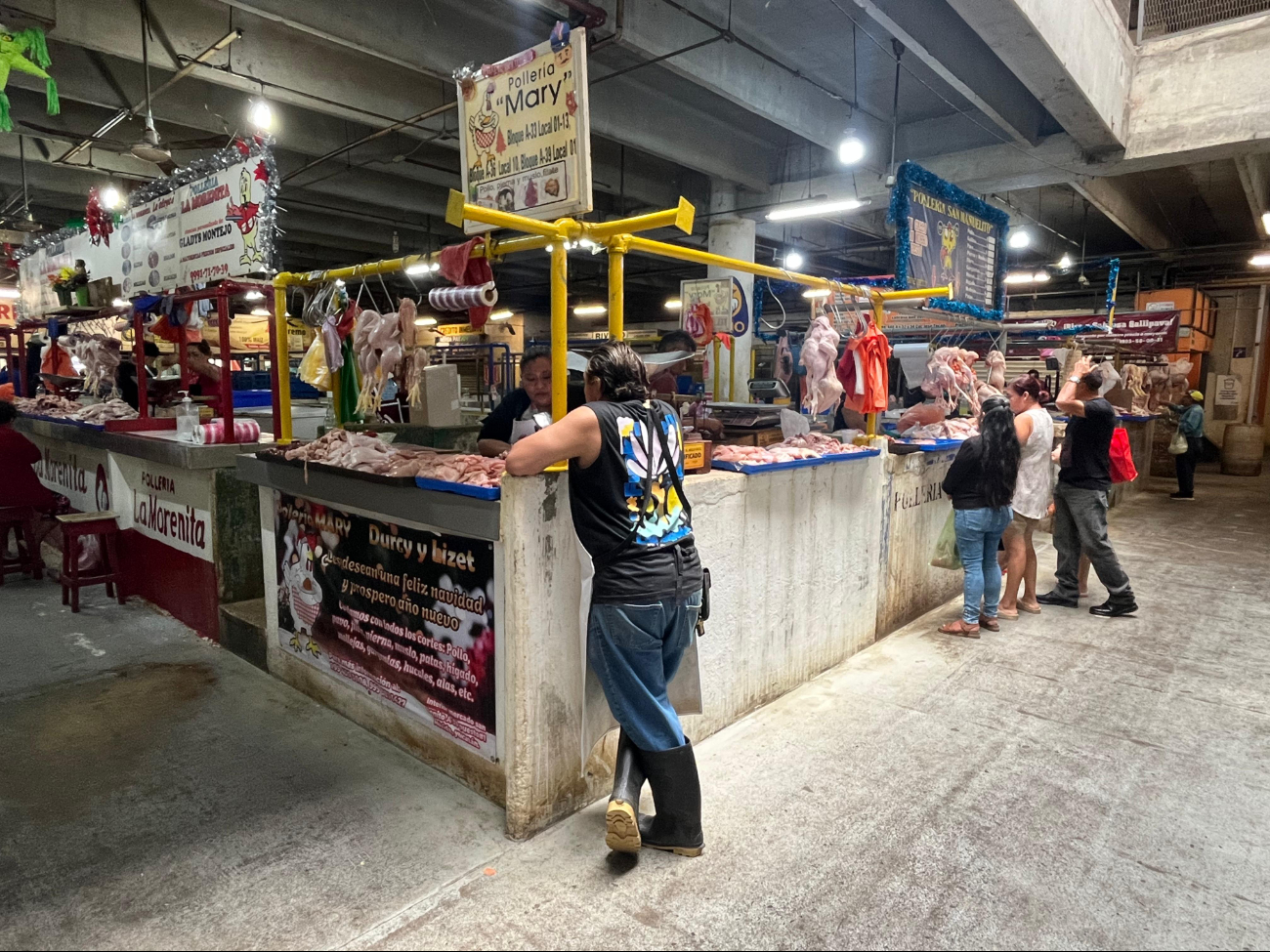 El precio del kilo de algunos productos como la carne molida, el espinazo y el pollo va de los $50 hasta los $55 pesos