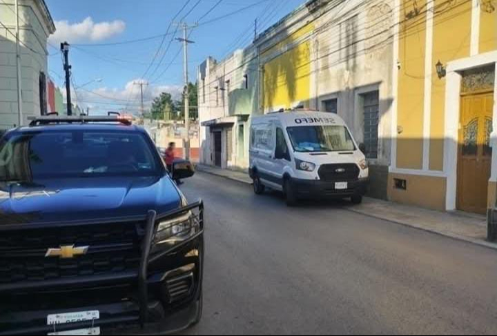 Empleado queda atrapado dentro de una máquina procesadora de alimentos que limpiaba