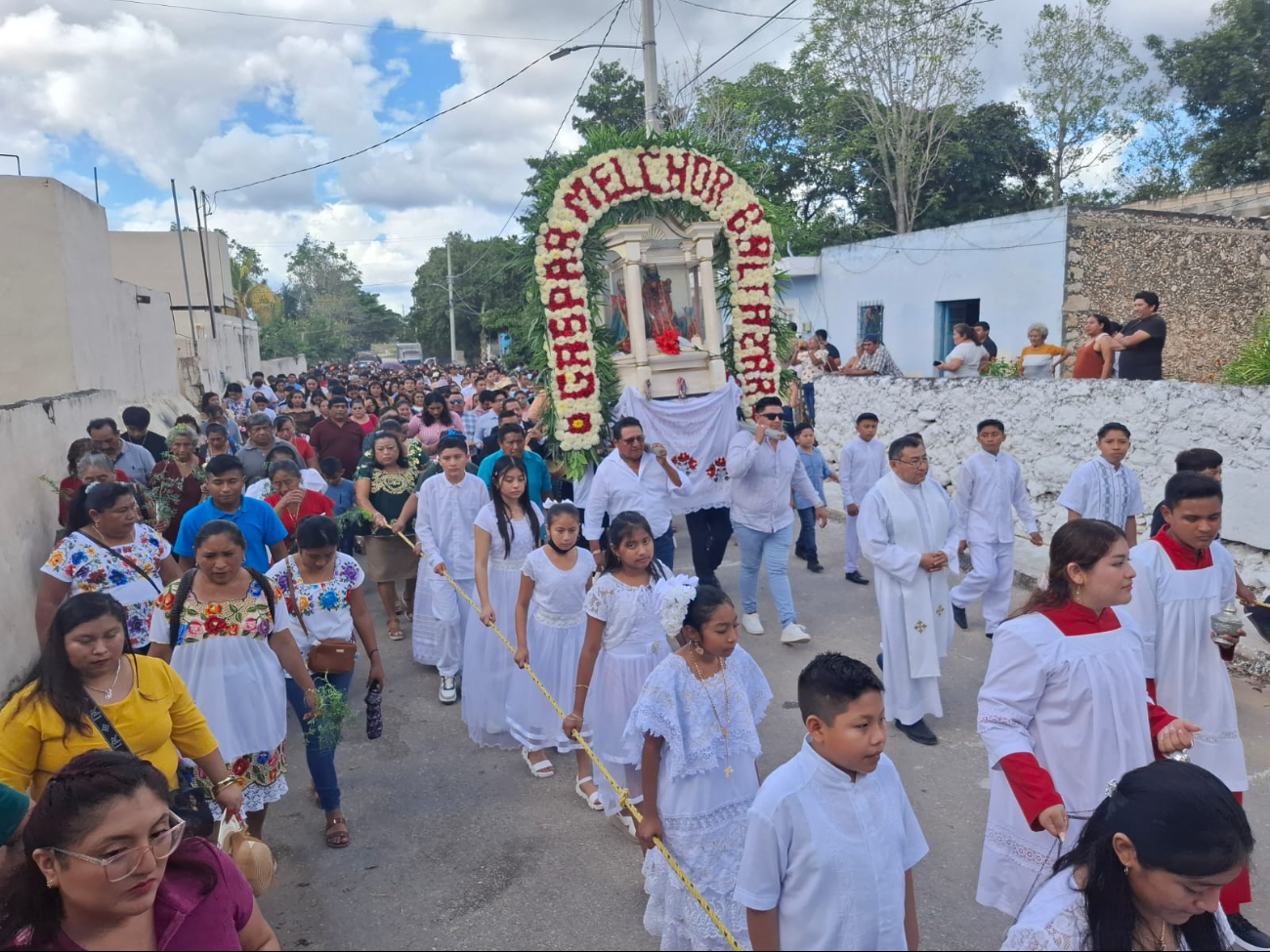 Los Tres Reyes Magos recorrieron las calles de Pocboc