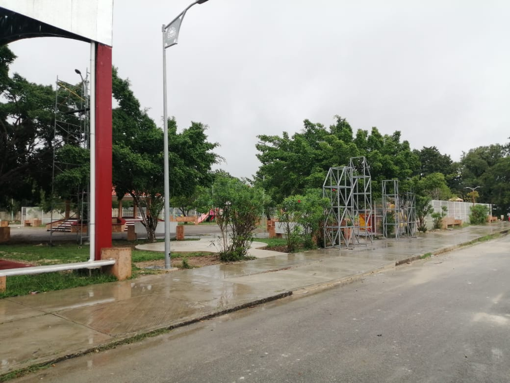 En pausa, rehabilitación del parque principal de Calderitas de Chetumal