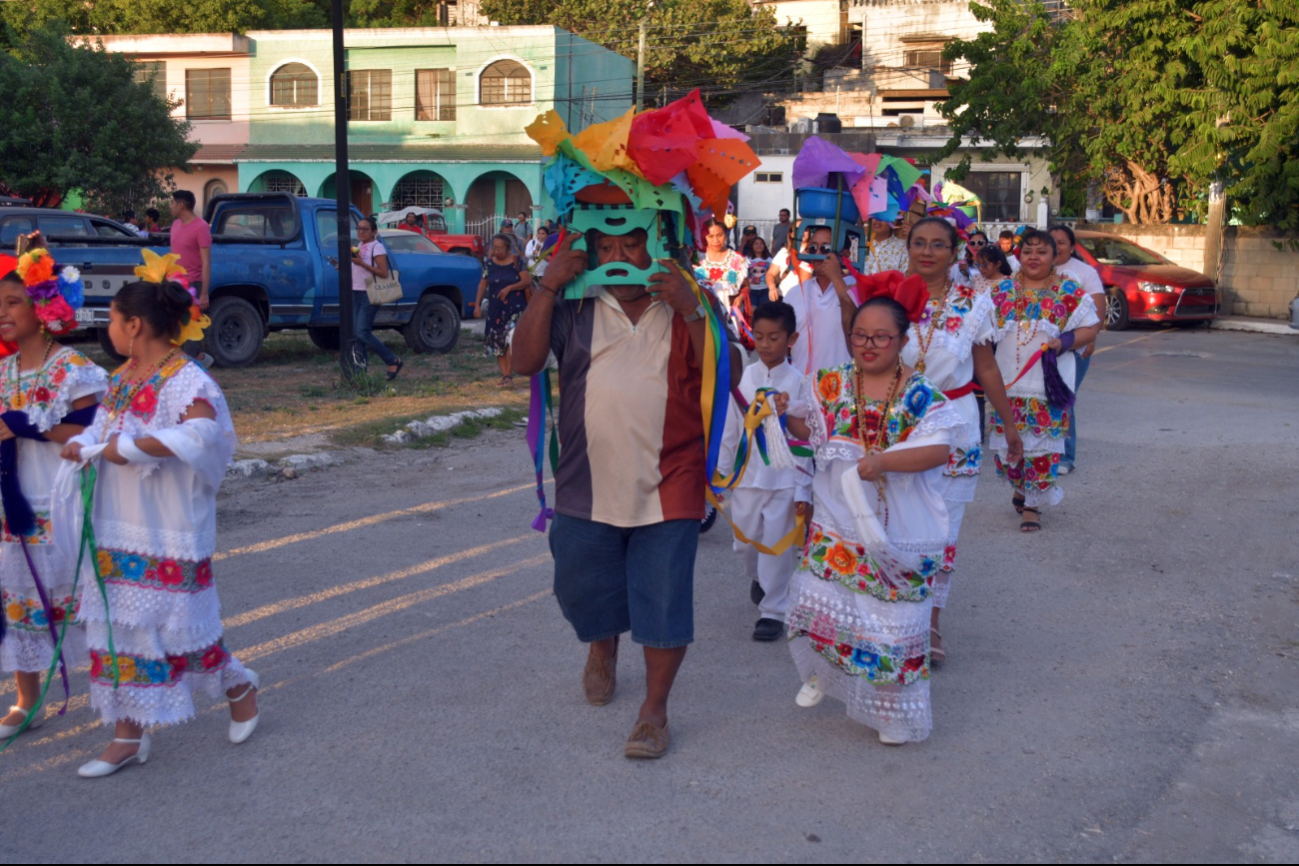 Tradicional procesión de los pobladores de Lerm