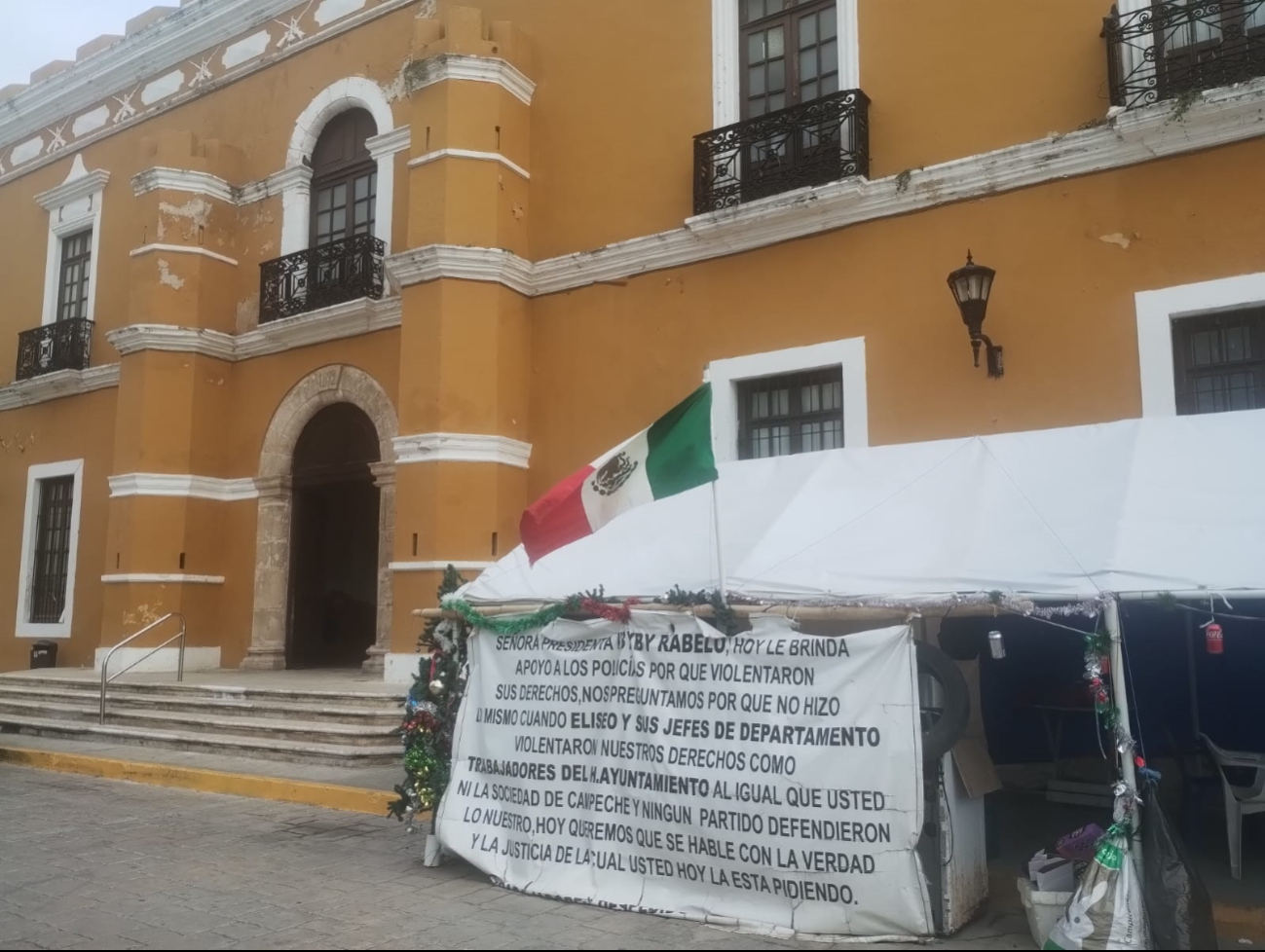 Sigue conflicto de extrabajadores del Ayuntamiento de Campeche: Suspenden mesas de diálogo