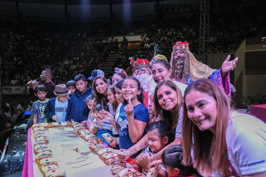 Cancún celebra el Día de Reyes en la Plaza de Toros.