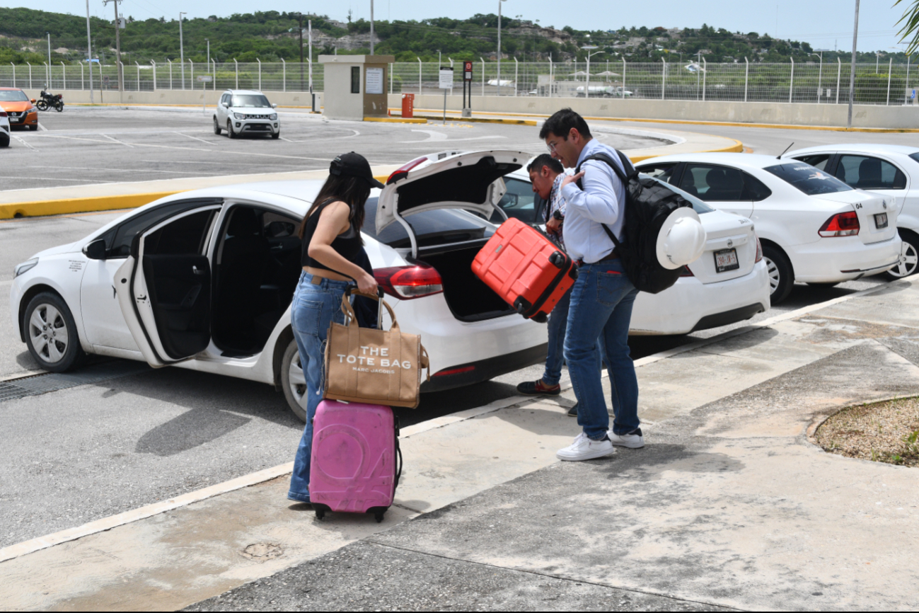 Taxistas del Aeropuerto de Campeche, en riesgo por posible salida de Mexicana de Aviación