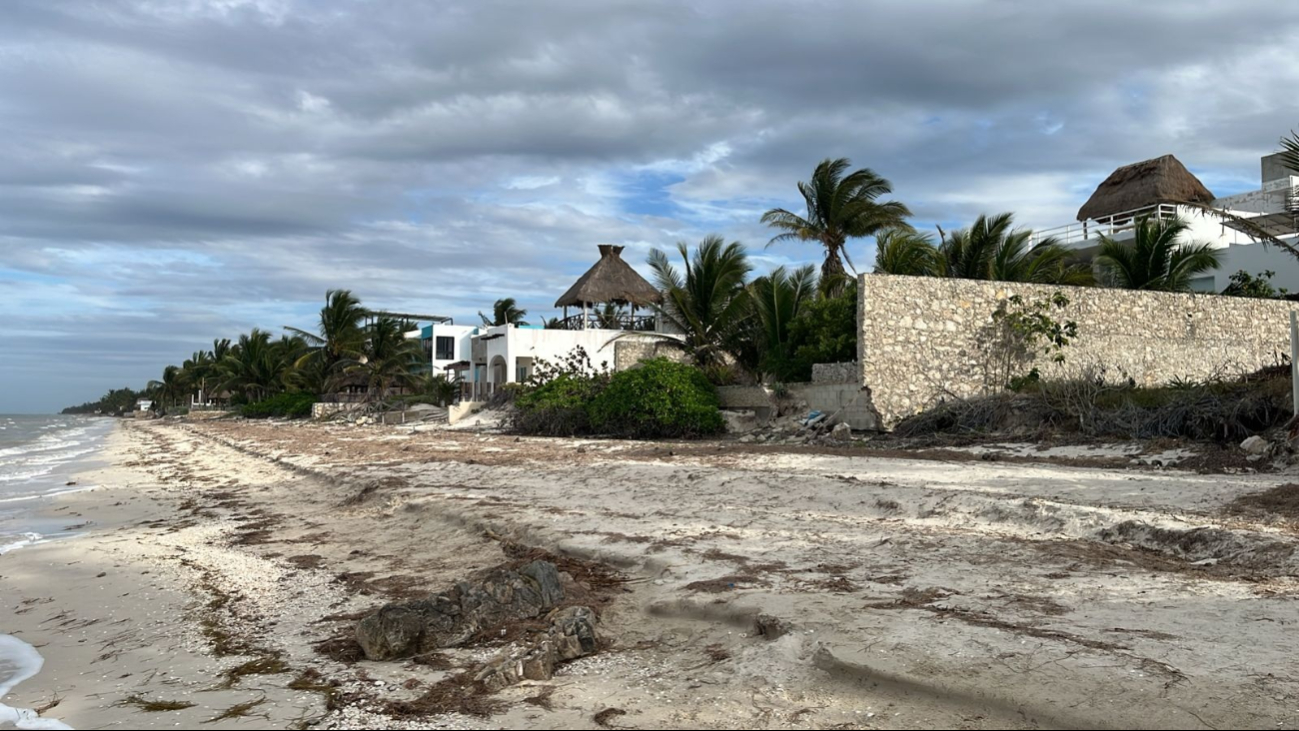 Dueños de casas de playa en Telchac Puerto denuncian cobro por más de 19 mp del predial