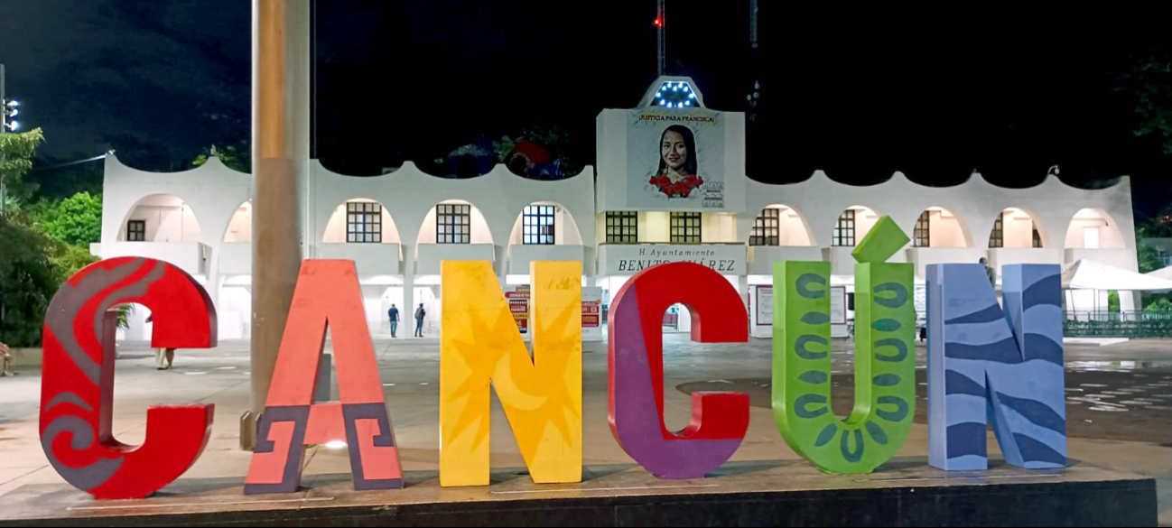 La manta fue colocada el 8 de enero en el Palacio Municipal como protesta contra la FGE.