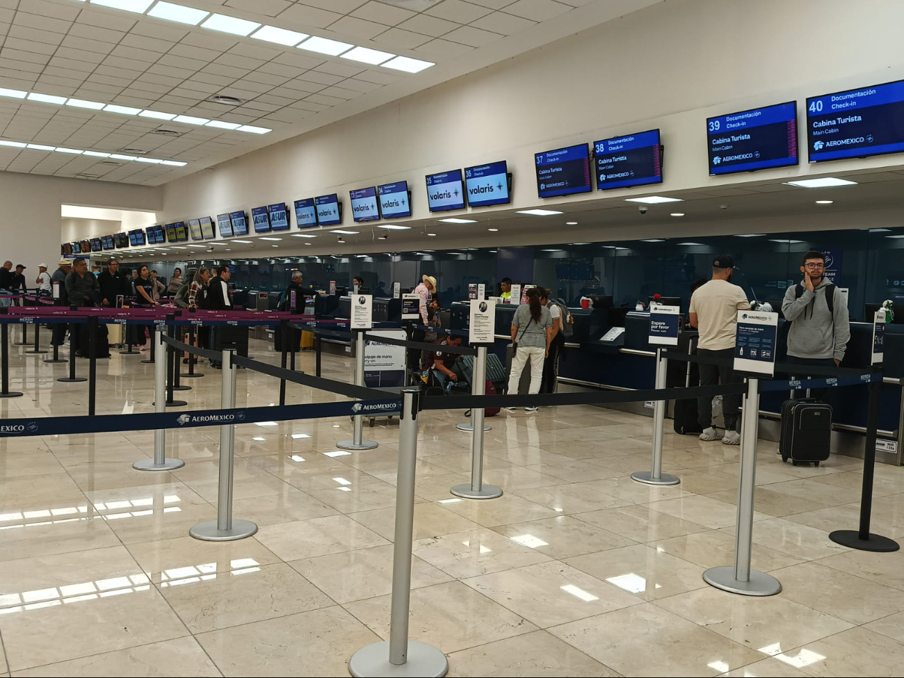 El aeropuerto de Mérida inició operaciones con leve afluencia de pasajeros