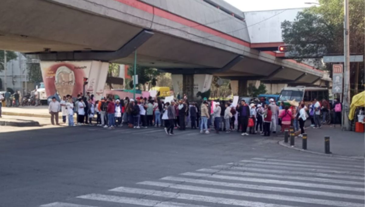 El Movimiento Plural de Comerciantes de Mercados Públicos de la CDMX organizó la movilización