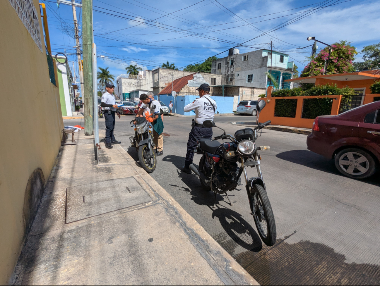 Motociclista en presunto estado de ebriedad colisionó contra mujer