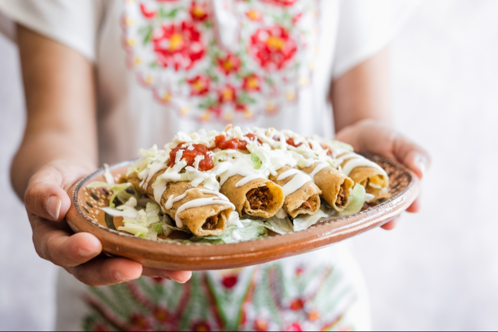 Tacos dorados, una delicia frita, simbólico de México