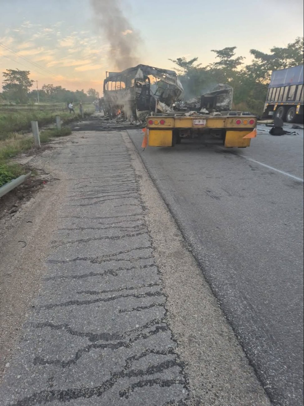  Accidente en Escárcega: Familiares acusan que han encontrado restos humanos      