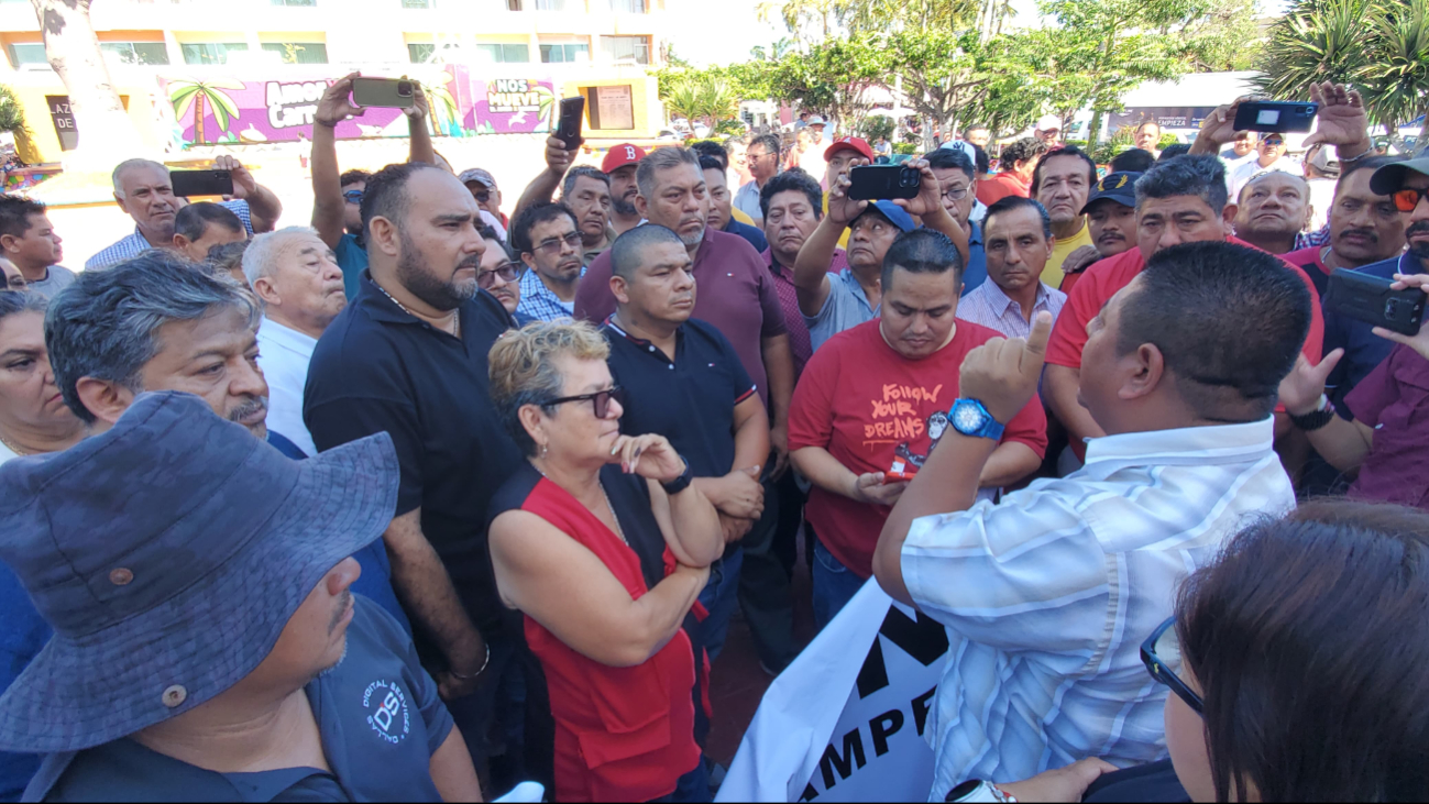 Taxistas de Carmen amenazan con quemar pochimóviles por inacción del Ayuntamiento 