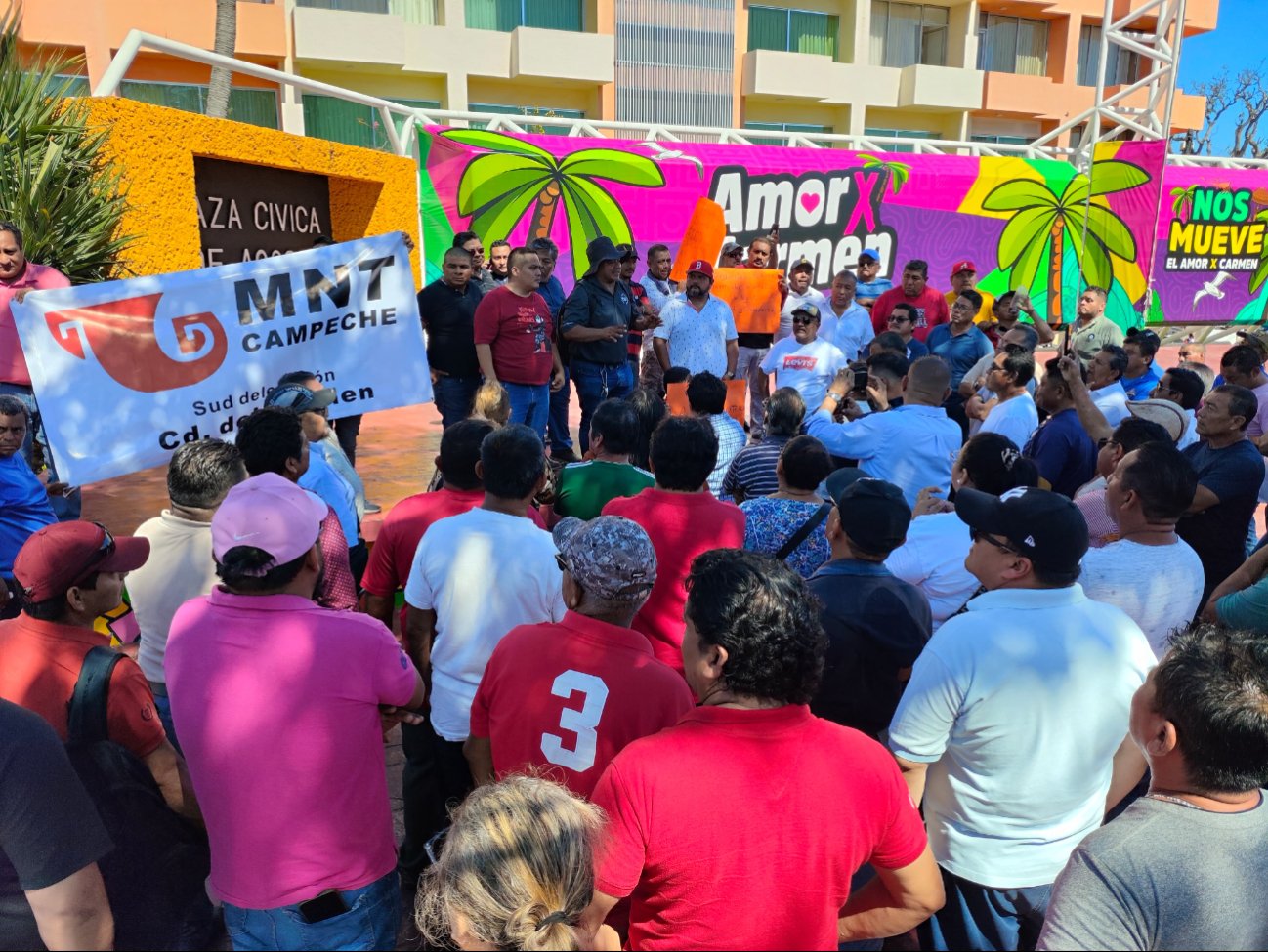 Los taxistas amenazaron con detener los pochimóviles