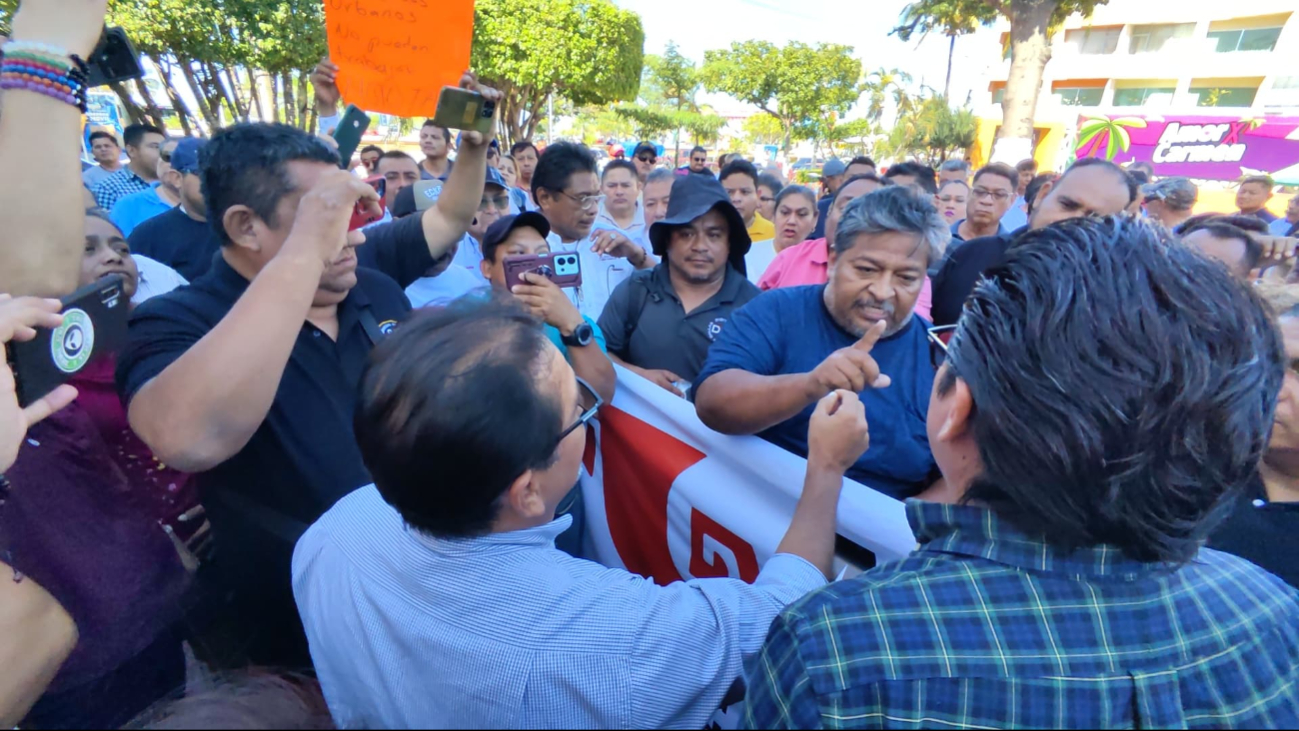 Taxistas estallan en Ciudad del Carmen: Exigen frenar servicio ilegal de pochimóviles