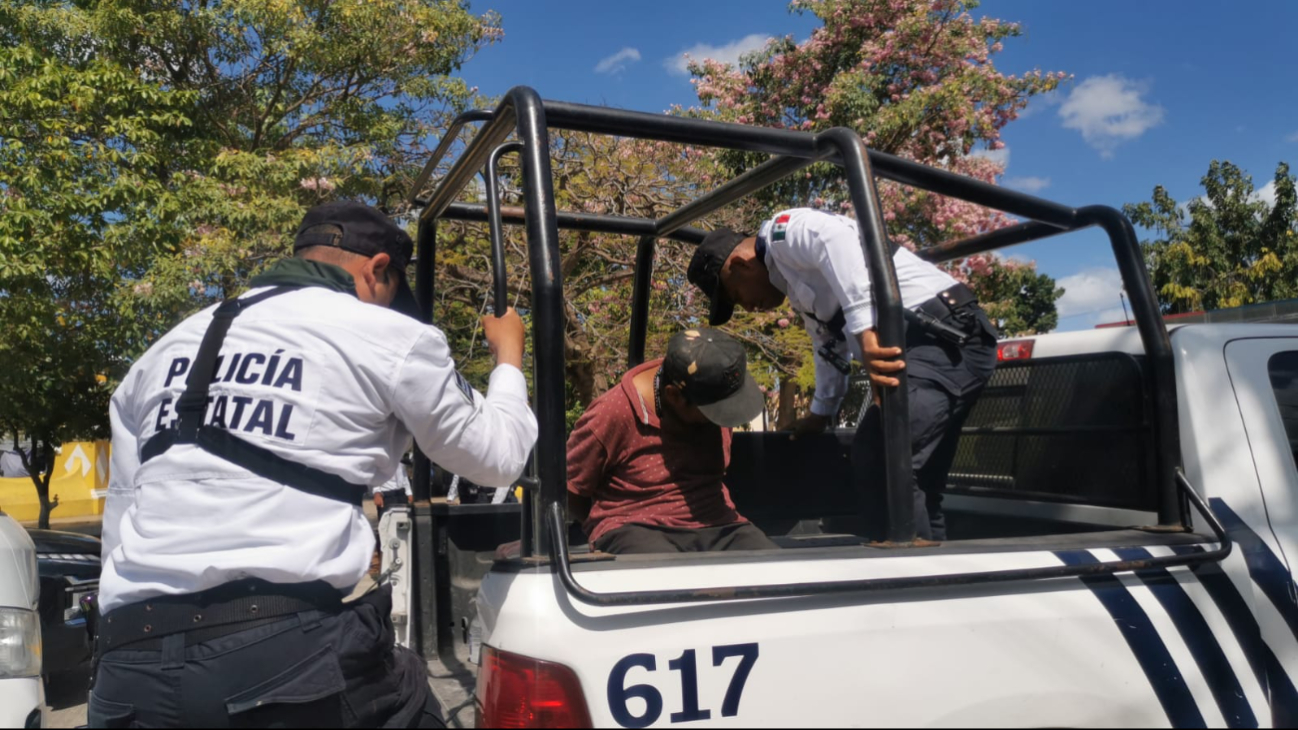 Ciudadanos reportaron a un hombre de 55 años por consumir bebidas embriagantes y acosar a transeúntes en la Alameda