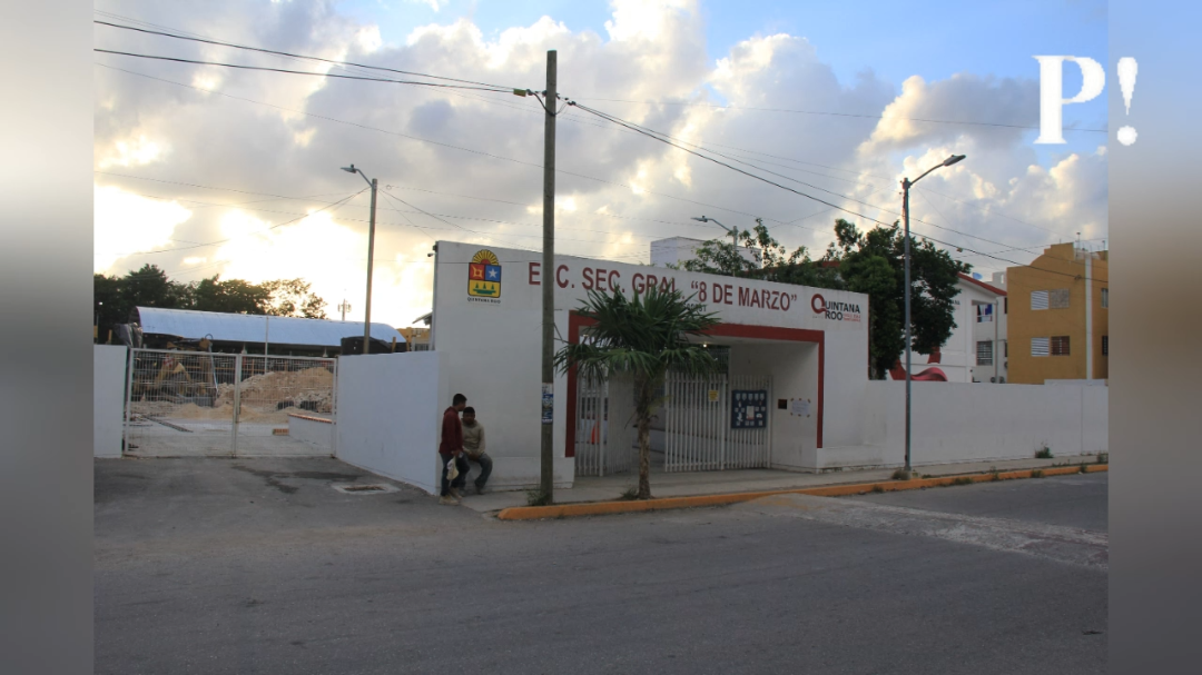 Denuncian sustancias prohibidas en la escuela secundaria federal "8 de Marzo" en Cancún