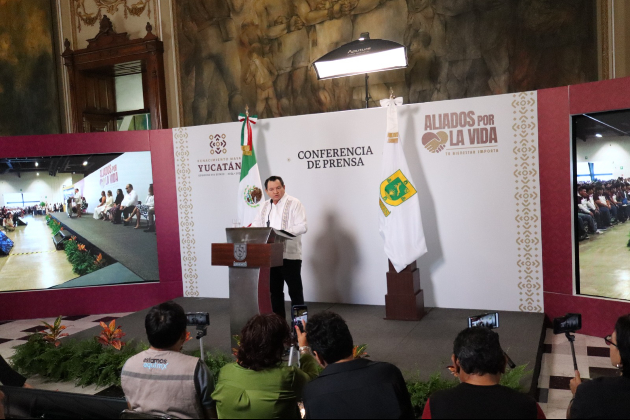 Joaquín Díaz Mena ofreció su conferencia matutina mensual