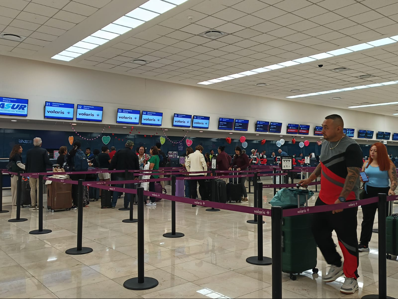 Hay buena afluencia de pasajeros en el aeropuerto de Mérida