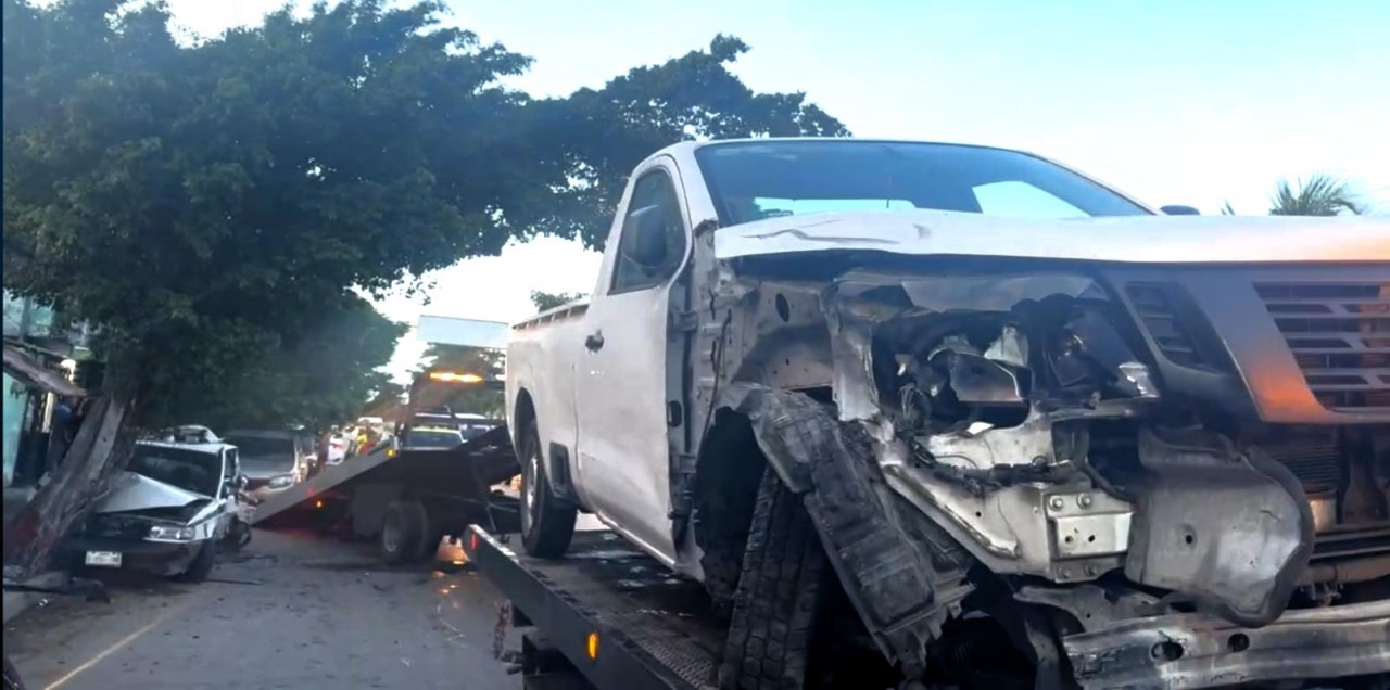 Además del vehículo del responsable, una unidad de taxi también fue declarada como pérdida total