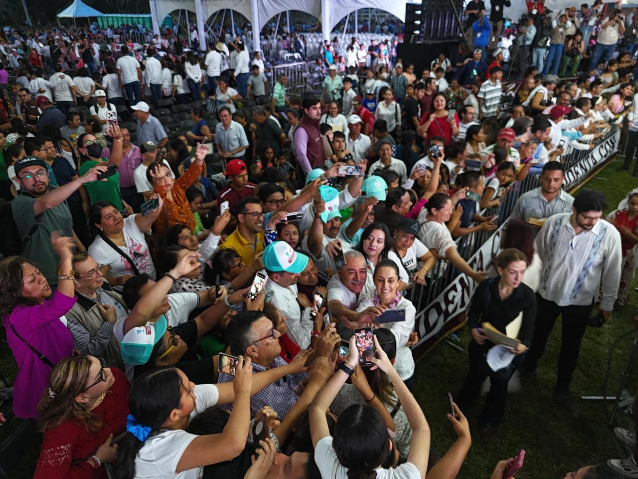 Convivencia con la Comunidad y Anuncio de Nuevos Programas Federales