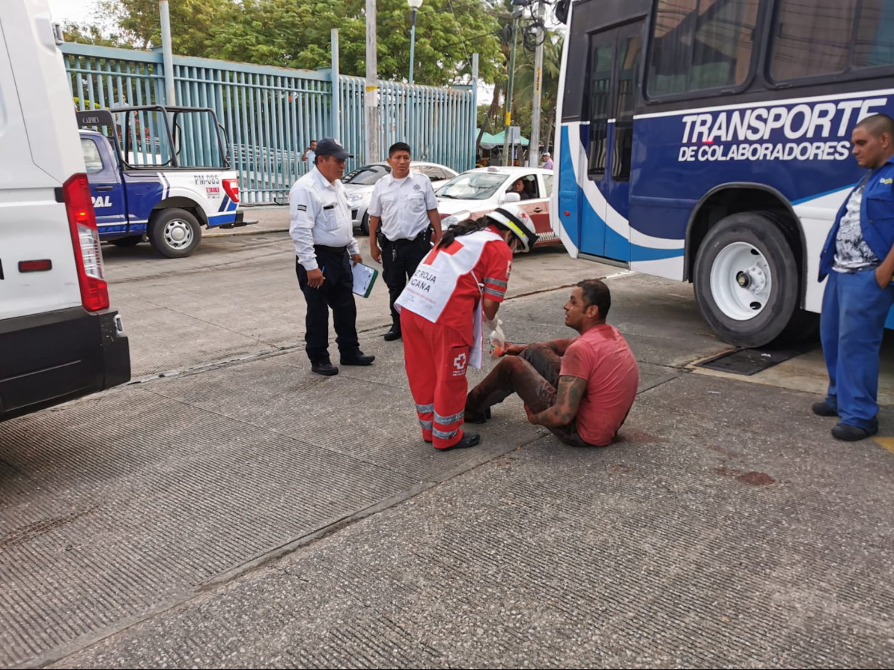 El joven quedó inconsciente en la rampa de estacionamiento