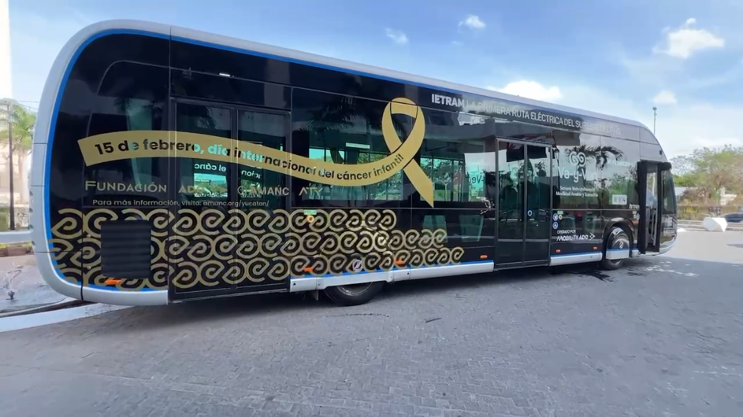 Presentan primera unidad de transporte público del país en generar conciencia sobre el cáncer infantil