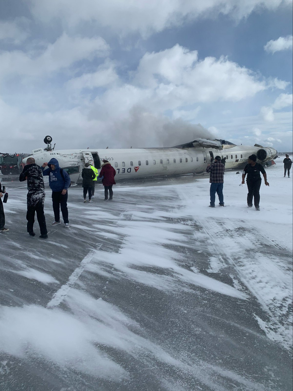 Un avión de Delta Airlines sufrió un accidente en el Aeropuerto Internacional Pearson de Toronto.