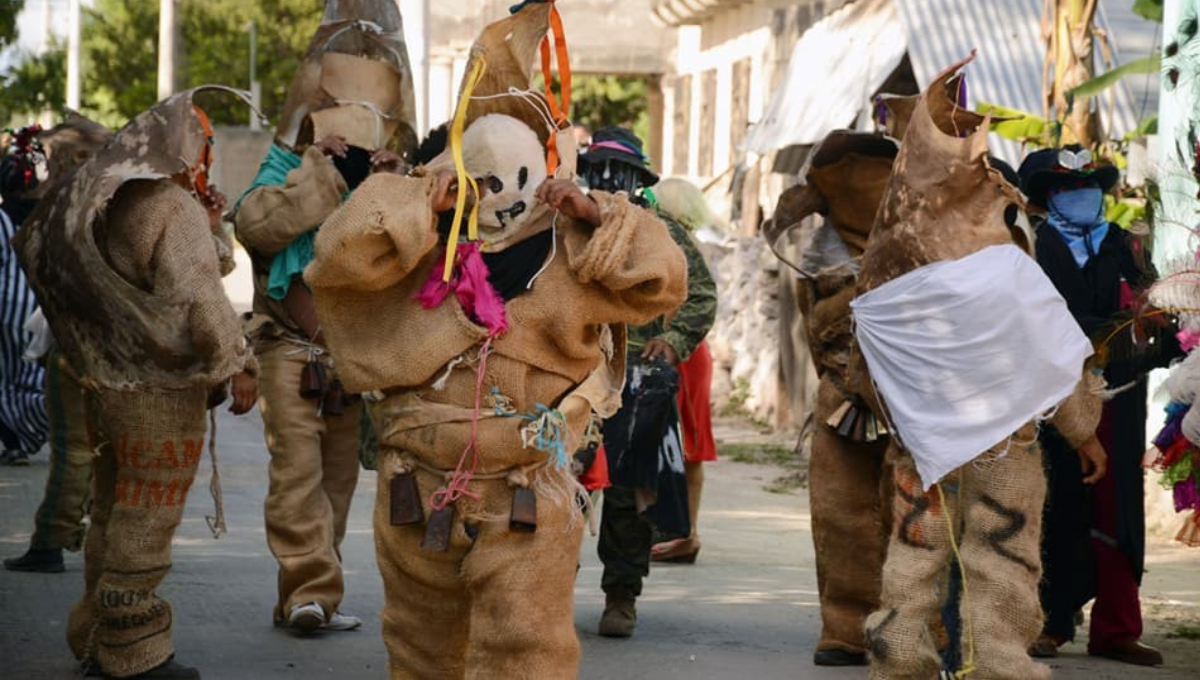 Cada año, Calkiní, Campeche celebra el Carnaval de Nunkiní con los Osos de Nunkiní como protagonistas