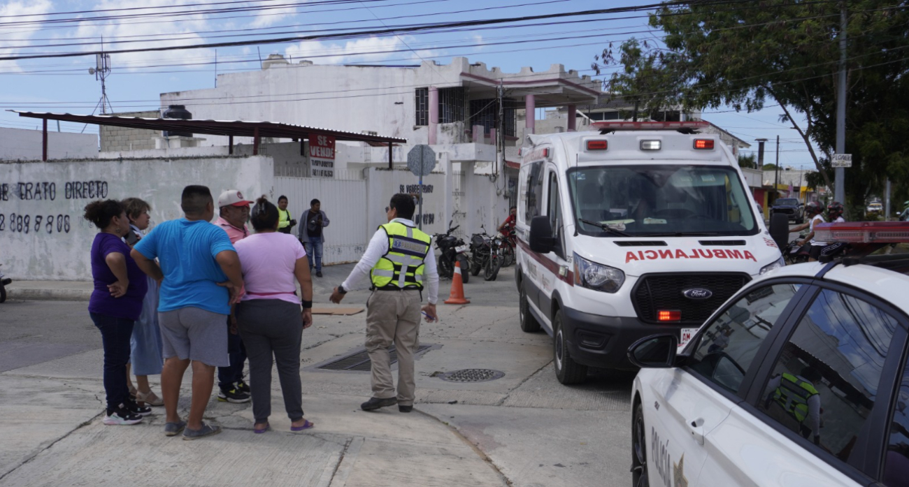 Dos personas resultaron lesionadas en un accidente vial en la unidad Fidel Velázquez.