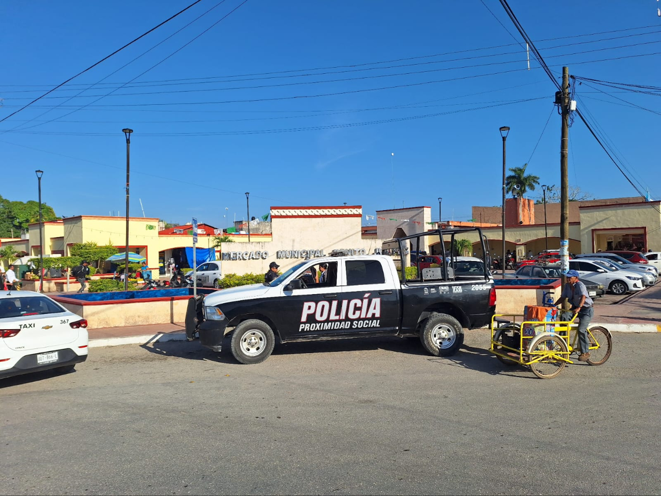 El hombre le había quitado el celular a la joven, por lo que pidió apoyo de la policía