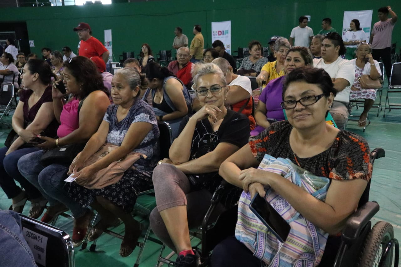 Los apoyos se entregan en el Poliforum Zamná de Mérida