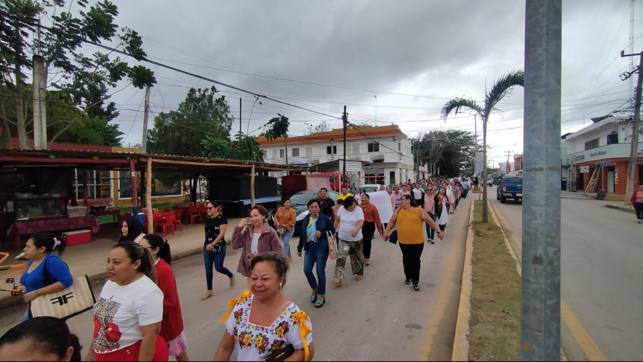 La marcha en las calles inició a las 11:30 de la mañana